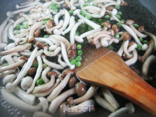 蟹白菇青豆的做法步骤：3
