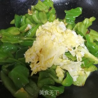 皱皮椒炒鸡蛋的做法步骤：4