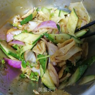 板筋拌瓜片的做法步骤：7