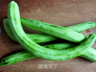 素炒丝瓜的做法步骤：1