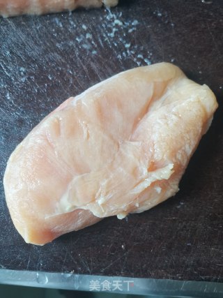 清蒸鸡胸肉蛋卷的做法步骤：1