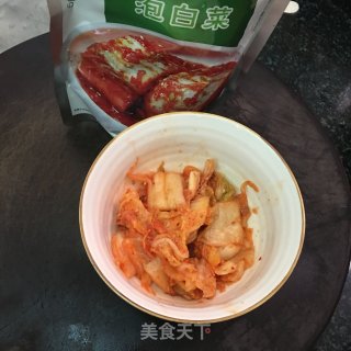 泡菜牛肉炒饭的做法步骤：1
