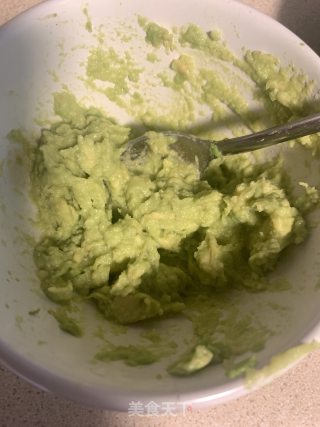 牛油果海鲜全麦意面的做法步骤：1
