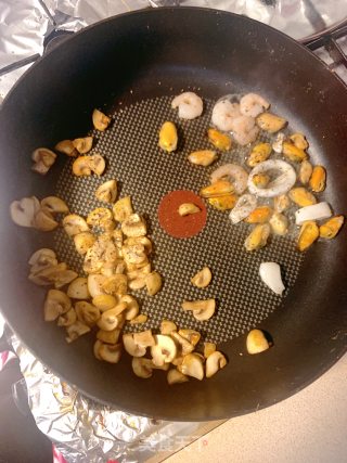 牛油果海鲜全麦意面的做法步骤：5