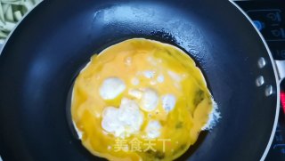 西葫芦炒鸡蛋的做法步骤：2