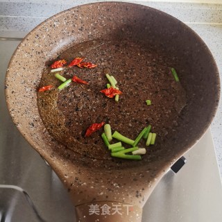 醋溜紫色土豆丝的做法步骤：3