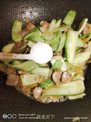 牛肉炒黄瓜的做法步骤：6