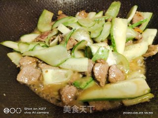 牛肉炒黄瓜的做法步骤：7