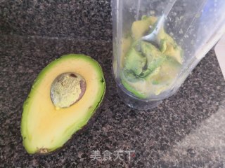 牛油果奶昔的做法步骤：2