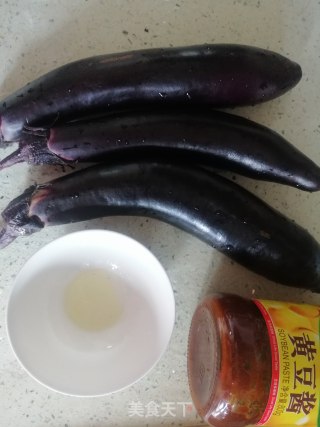 简单好吃的豆瓣酱蒸茄子的做法步骤：1