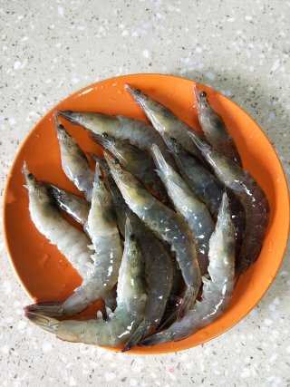 白灼虾的做法步骤：2