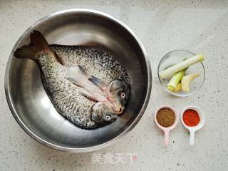 蜜汁烤鱼的做法步骤：1