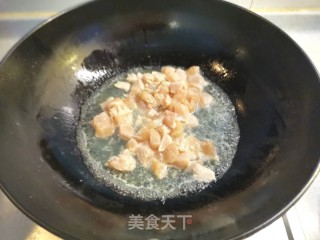 火麻南瓜炒鸡丁的做法步骤：3