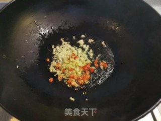 火麻南瓜炒鸡丁的做法步骤：5