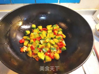 火麻南瓜炒鸡丁的做法步骤：6