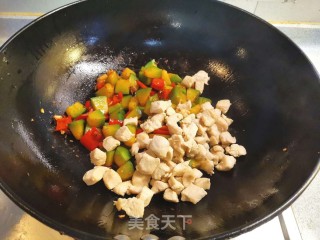 火麻南瓜炒鸡丁的做法步骤：7