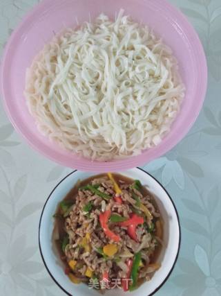 彩椒肉丝拌面的做法步骤：6