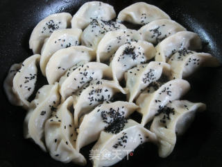 韭菜鲍鱼鸡蛋馅锅贴的做法步骤：21
