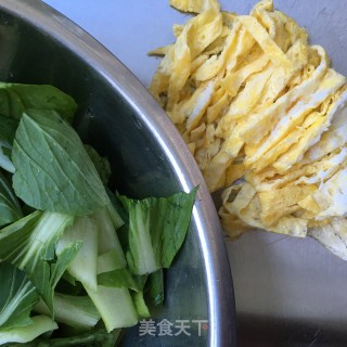 蛋皮时蔬荞面饸饹的做法步骤：12