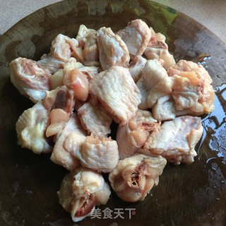 香菇蒸鸡翅的做法步骤：1
