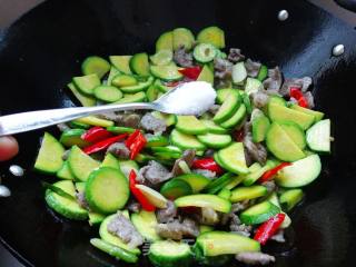 嫩南瓜炒肉片的做法步骤：7