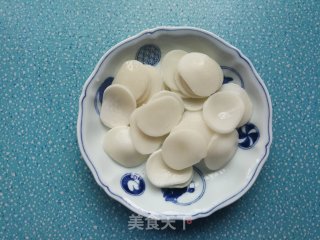 荷兰豆胡萝卜炒年糕的做法步骤：1