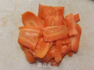 荷兰豆胡萝卜炒年糕的做法步骤：3