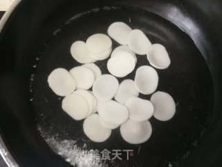 荷兰豆胡萝卜炒年糕的做法步骤：4