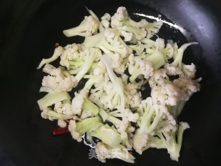 老干妈炒花菜的做法步骤：5