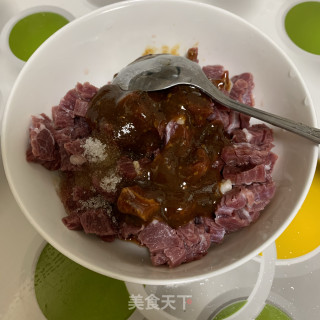 黑椒牛肉酱面的做法步骤：3
