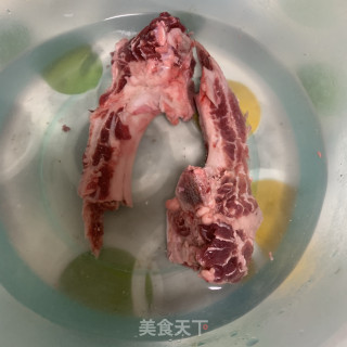 牛骨花生陈皮汤的做法步骤：1