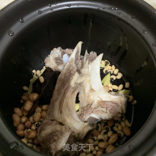 牛骨花生陈皮汤的做法步骤：5