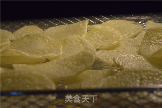 一盘土豆两种吃法，ACA空气炸烤箱版炸土豆片，无油低脂更健康的做法步骤：4
