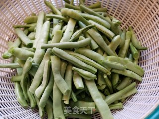 肉片炒四季豆的做法步骤：2