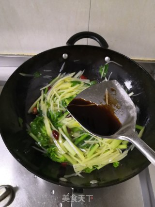 香芹土豆丝的做法步骤：12