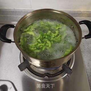 苦瓜炒鸡蛋的做法步骤：3