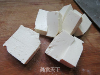 鸡翅根龙虾尾豆腐煲的做法步骤：2
