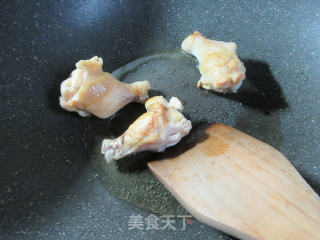 鸡翅根龙虾尾豆腐煲的做法步骤：3