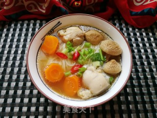胡萝卜白菌鸡腿汤面的做法步骤：9