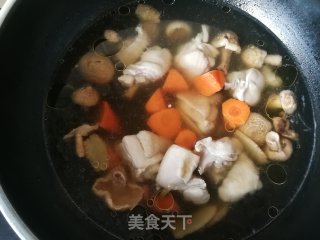 胡萝卜白菌鸡腿汤的做法步骤：13
