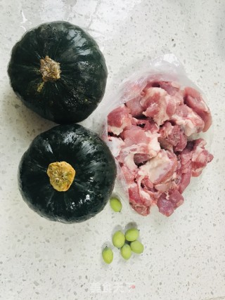 莲子排骨蒸南瓜#蒸菜#的做法步骤：1