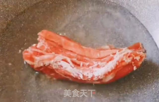 酸汤肥牛的做法步骤：1