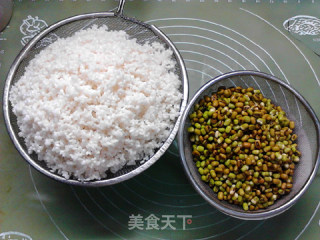 绿豆腊肉粽的做法步骤：3
