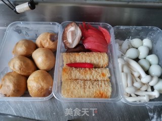 油面筋虾滑番茄汤的做法步骤：1