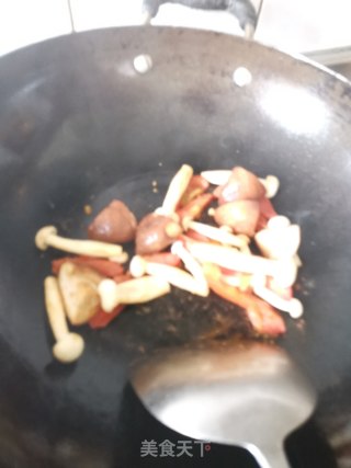 油面筋虾滑番茄汤的做法步骤：4