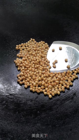 炒黄豆的做法步骤：3