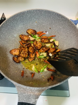 香肠炒土豆的做法步骤：2