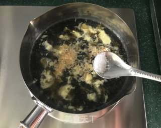 紫菜虾皮鸡蛋汤的做法步骤：8