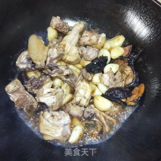 蒜子青椒炒鸡块的做法步骤：5
