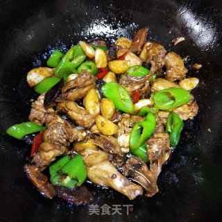 蒜子青椒炒鸡块的做法步骤：9